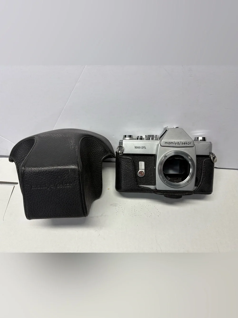 Mamiya/Sekor 1000 DTL  35 mm Camera Body + Case NO LENS